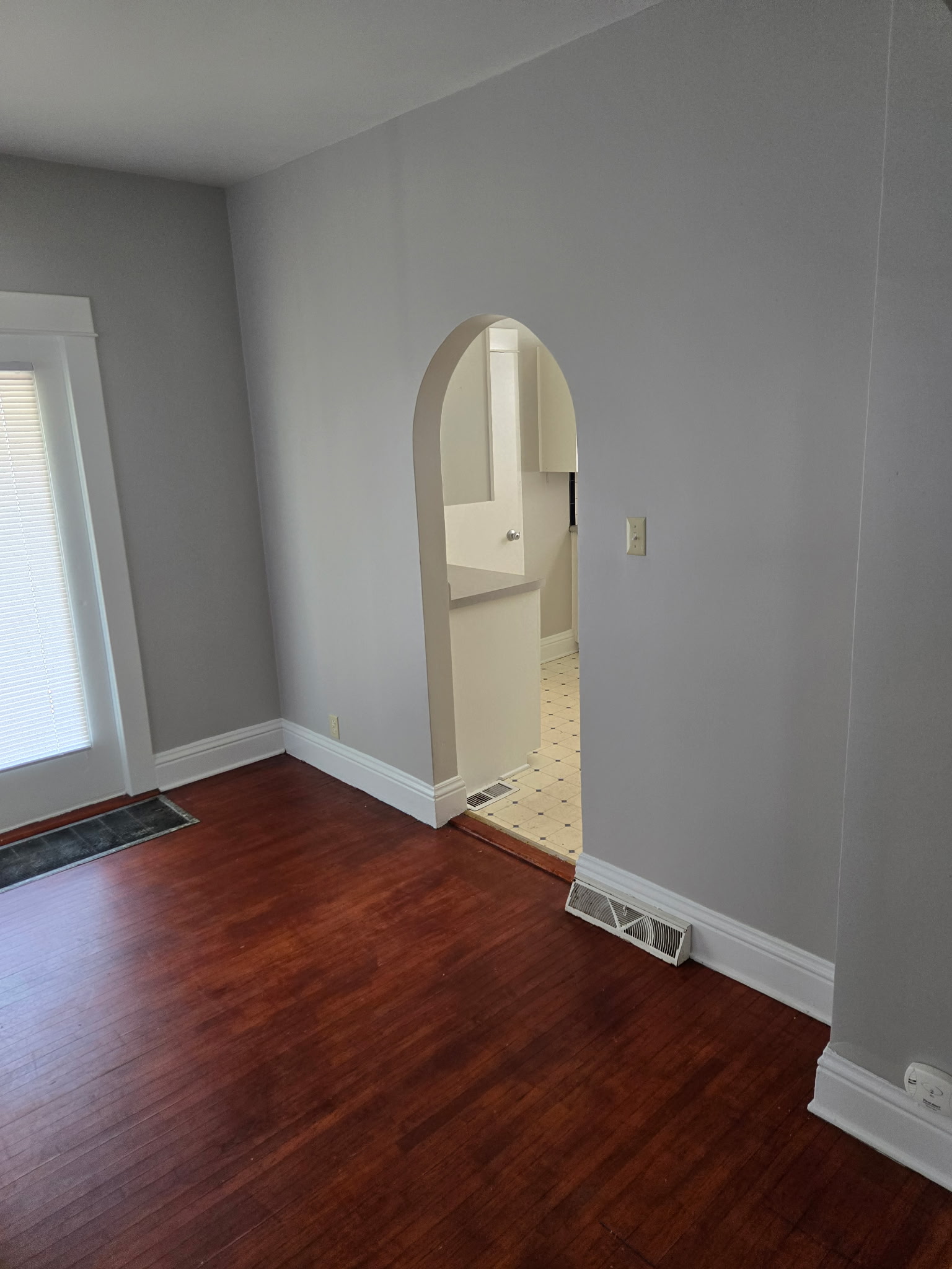 Interior painting - grey walls with arched doorway and white trim
